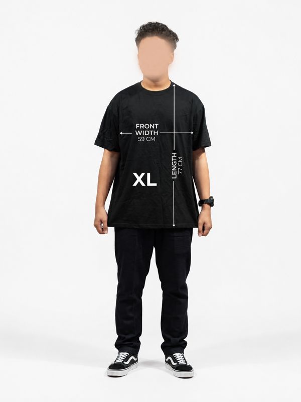 Size XL on a 172 cm model, loose fit
