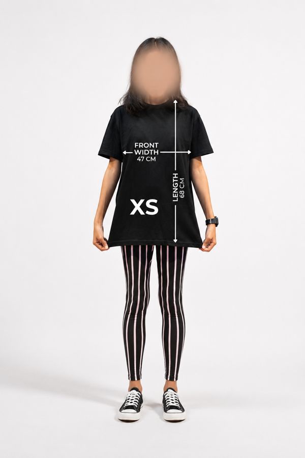 Size XS on a 154 cm model, slightly loose fit